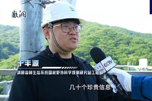 李炎哲回广州过年和崔永熙热情拥抱 上身广州“换老板”文化衫